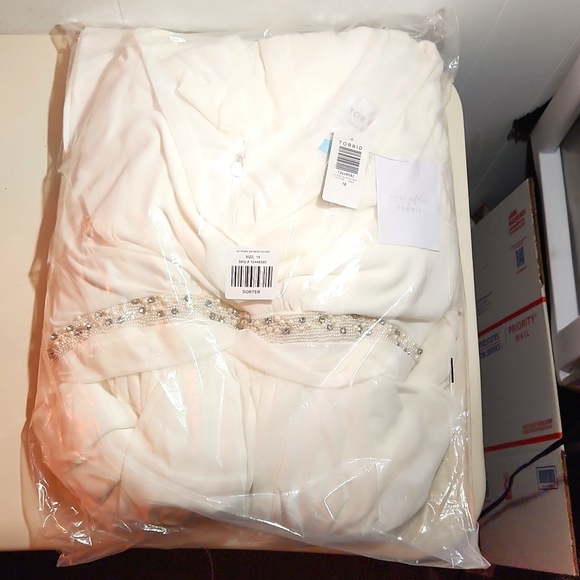 ❤️NWT VINTAGE TORRID EMPIRE WAIST WEDDING DRESS - PEARLS RHINESTONE GOWN SIZE 20 - Picture 6 of 16